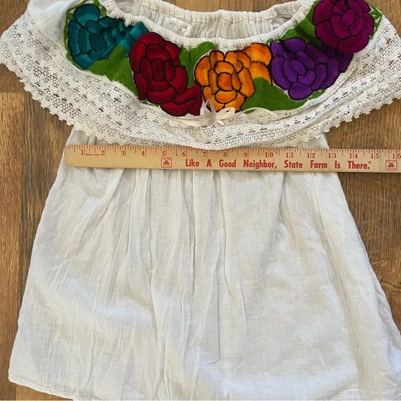 Mexican Handmade Embroidered Off or On Shoulder Top - Picture 5 of 6